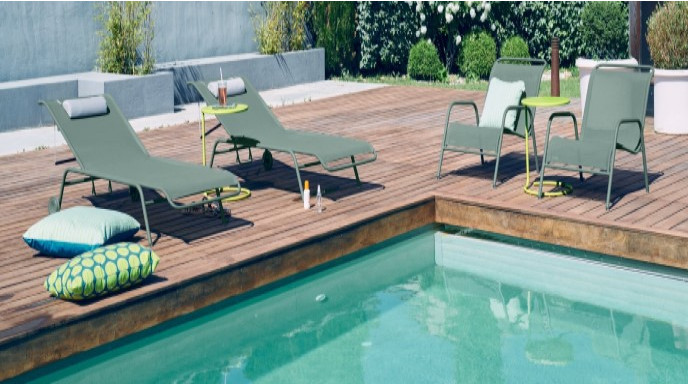 Le bain de soleil Coolside de Fermob : confort et élégance en plein air
